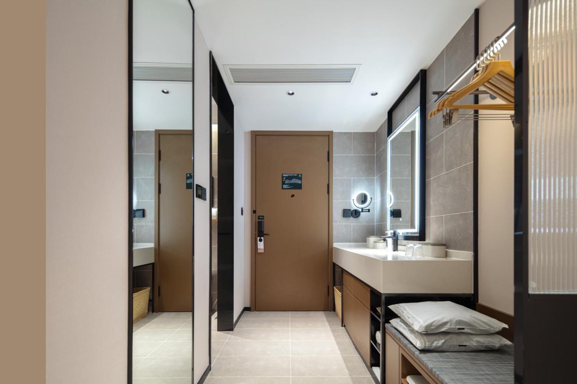 Hotel Atour South Station Shilong Road 4*