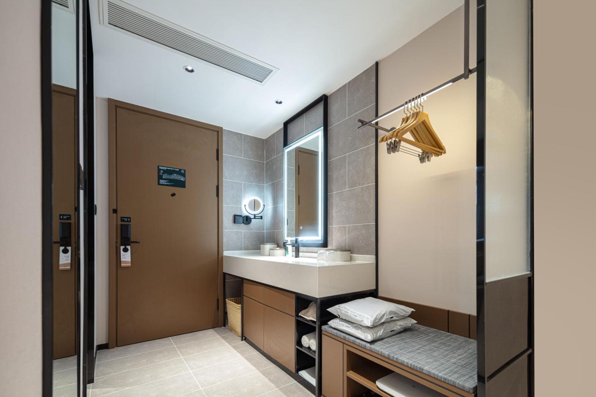 Hotel Atour South Station Shilong Road 4*